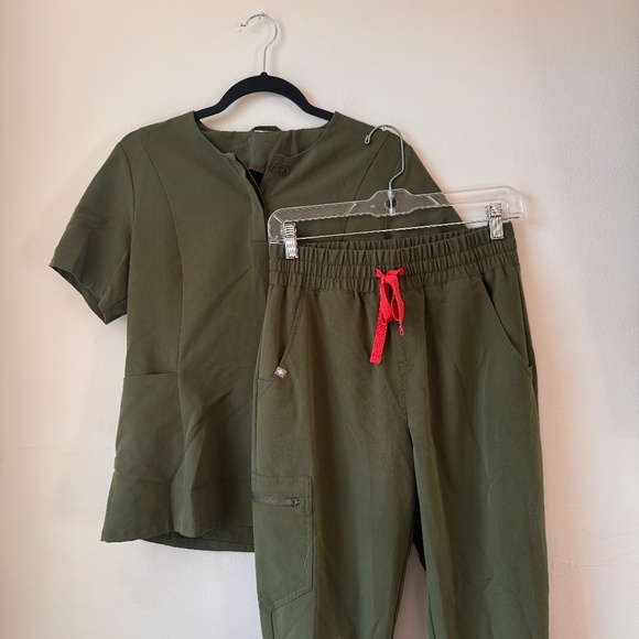 Figs Tops - FIGS Dark Olive Bristol Limited Edition Scrub Top & Joggers SET - Size S/T
